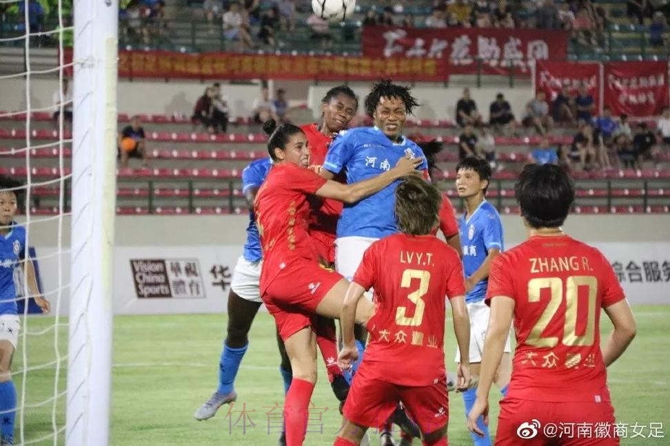 敢热爱 耀出色| 女超联赛第六轮 王霜对阵马晓旭 1.5万人观赛创纪录 敢热爱 耀出色| 女超联赛第六轮 王霜对阵马晓旭 1.5万人观赛创纪录