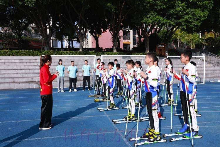 “冠军体育课”进入成都校园 “冠军体育课”进入成都校园